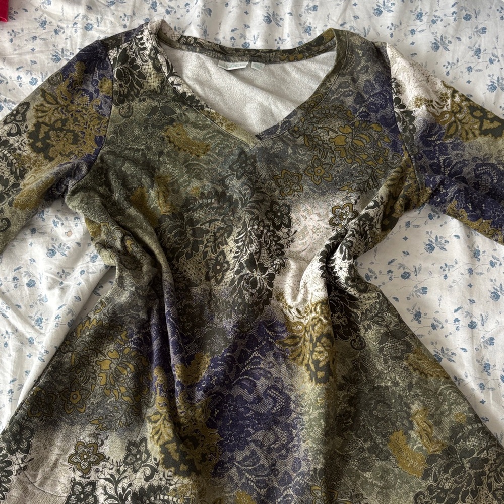 Floral Patterned V-Neck Top
